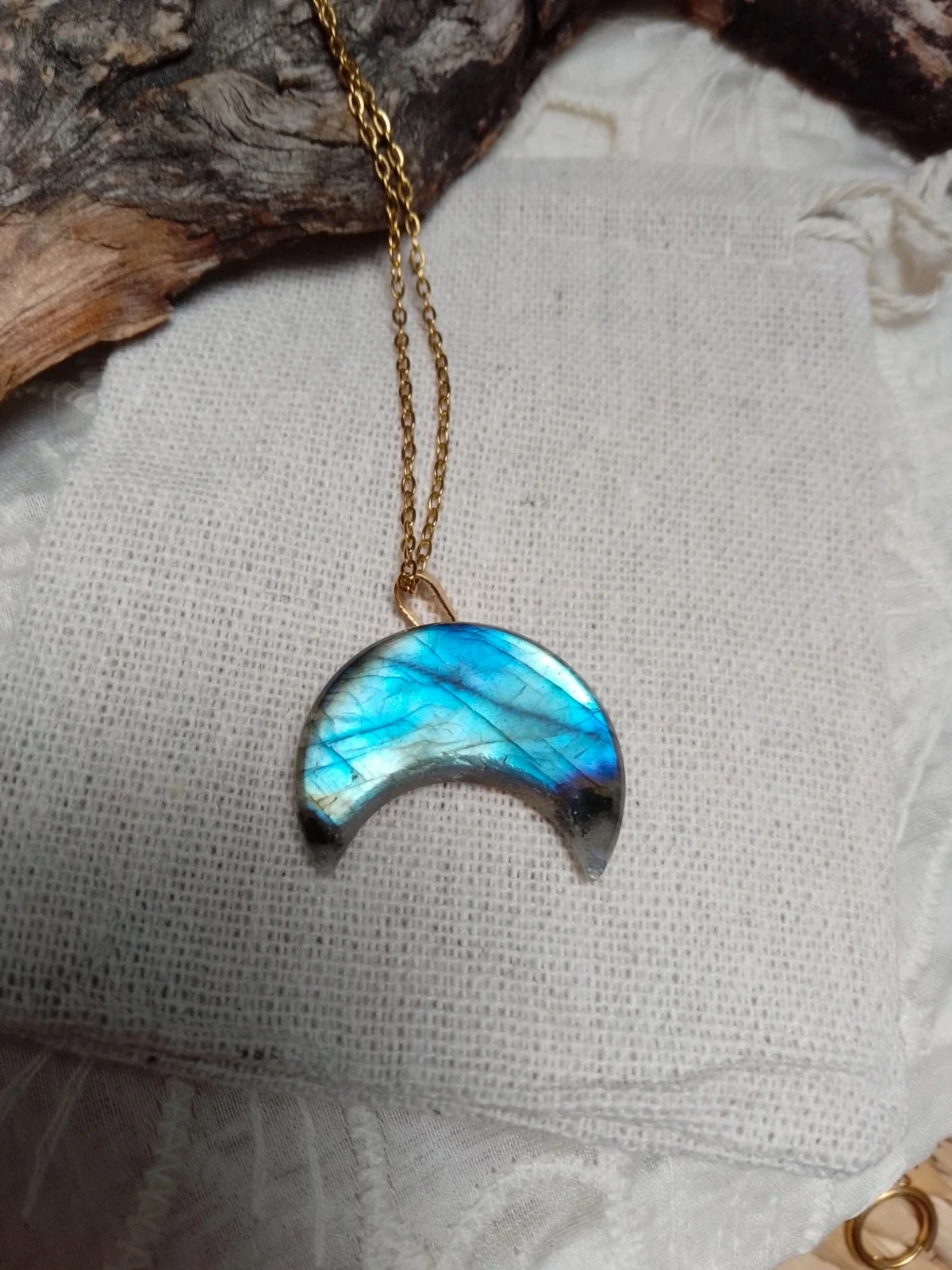 Collier lune en pierre de labradorite naturelle